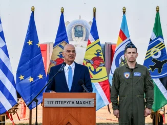 Ψάχνει πώς θα «ξεφορτωθεί» με «κλωτσιά προς τα πάνω» τον Νίκο Δένδια ο Κυριάκος Μητσοτάκης