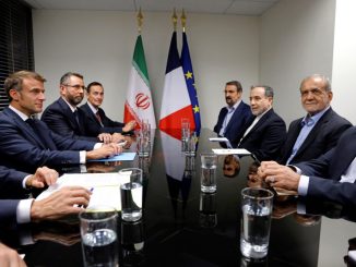Ο Μακρόν κάλεσε τον Πεζεσκιάν να ταχθεί υπέρ της «γενικής αποκλιμάκωσης» στη Μέση Ανατολή