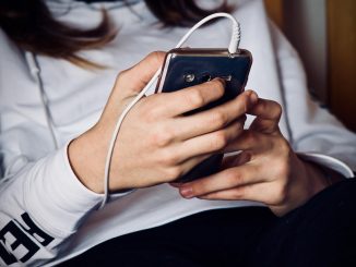 Προβληματική χρήση των social media κάνουν οι εφήβοι στην Ευρώπη – Τα ποσοστά στην Ελλάδα