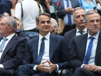 Παγίδα Μητσοτάκη σε Καραμανλή – Σαμαρά