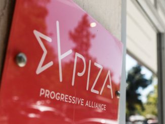 ΟΛΟΙ ΕΝΑΝΤΙΟΝ ΟΛΩΝ ΚΑΙ Ο ΦΑΜΕΛΛΟΣ ΚΑΛΕΙ ΤΗΝ ΝΕΑ ΑΡΙΣΤΕΡΑ ΝΑ ΕΠΙΣΤΡΕΨΕΙ