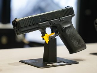 Κάμαλα Χάρις: Διαθέτει Glock και «ασφαλώς» έχει πυροβολήσει – Το θέμα της οπλοκατοχής στην προεκλογική μάχη