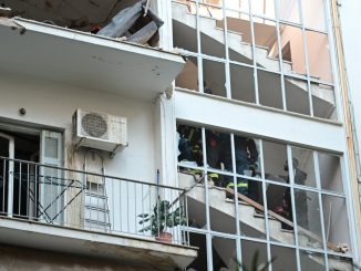 Μυστήριο με την έκρηξη στους Αμπελόκηπους – Στις έρευνες η Αντιτρομοκρατική, βρέθηκε όπλο