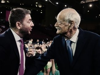 ΠΑΣΟΚ: Ο Απόστολος Κακλαμάνης στηρίζει Ανδρουλάκη – Δήλωση με αιχμές προς πολλούς αποδέκτες
