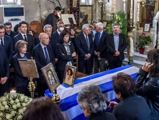 Το «όλον ΠΑΣΟΚ» αποχαιρέτησε την “Σιδηρά Κυρία” Βάσω Παπανδρέου στα Βαλιμίτικα Αιγίου