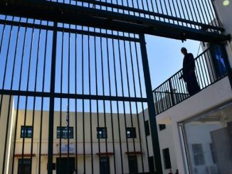 Βόλος: Εξέγερση στις φυλακές – Κρατούμενοι έβαλαν φωτιά στο προαύλιο