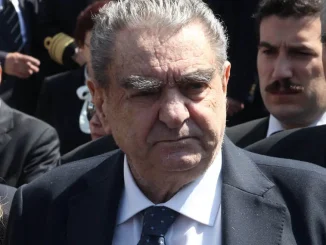 Ιστορικό σχόλιο του Βαρδή Βαρδινογιάννη για την απόπειρα δολοφονίας του από την 17Ν: «Σούταρε πέναλτι ο Σαραβάκος και βρήκε το δοκάρι»