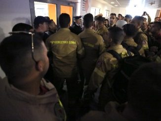 Συγκέντρωση το πρωί εποχικών πυροσβεστών στη Βουλή