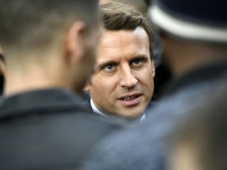 Σε εγρήγορση ο Μακρον για νέο πρωθυπουργο