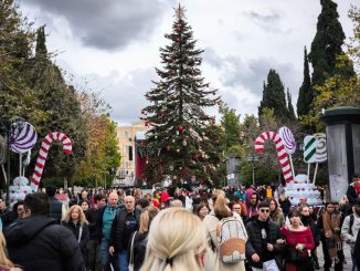 Το ωράριο των καταστημάτων σήμερα παραμονή Πρωτοχρονιάς