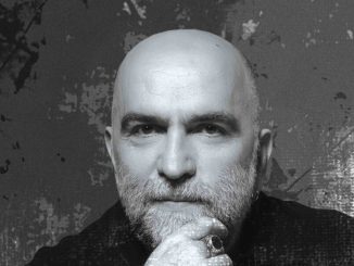 Ο Μπάμπης Στόκας στην Κεντρική Σκηνή του Σταυρού του Νότου