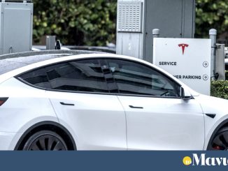 Σπάνε τα Tesla λόγω Μασκ