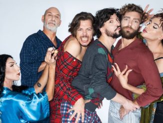 “Straight White Men”: Τελευταίες παραστάσεις στο Θέατρο Μικρό Χορν