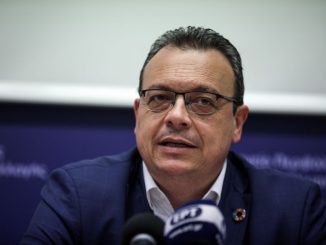 Φάμελλος για Αδειλίνη: Πρέπει να ξαναδιαβάσει την διάκριση των εξουσιών