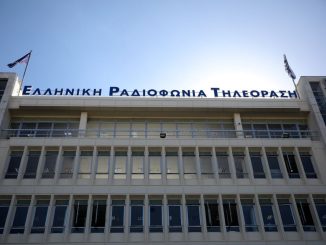 Διαμαρτυρία στο ραδιομέγαρο της ΕΡΤ για τα Τέμπη