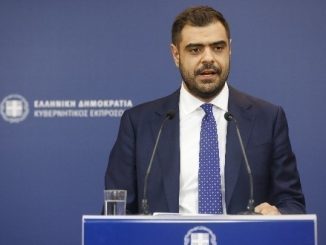 Live η ενημέρωση από τον κυβερνητικό εκπρόσωπο