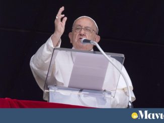 Στάσιμη η κατάσταση του Πάπα Φραγκίσκου – Το προσωπικό του νοσοκομείου του έκανε δώρο τούρτα