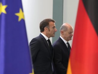Financial Times: Γαλλία και η Γερμανία συγκρούονται για τα 150 δισ. ευρώ της άμυνας
