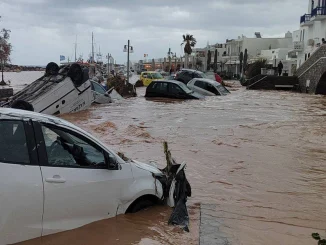 Σαρώνει τις Κυκλάδες η κακοκαιρία: Εικόνες καταστροφής σε  Πάρο και Μύκονο