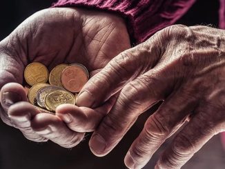Η Ελλάδα φτωχαίνει και πάει… Αυξήθηκε ο κίνδυνος φτώχειας στην Ελλάδα – 2,7 εκατ. Έλληνες «στο κόκκινο»