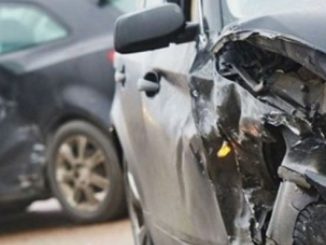 Καραμπόλα οκτώ οχημάτων στην Ποσειδώνος – Εννέα τραυματίες