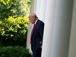 Νew York Times: Παιχνίδι χωρίς κανόνες ο εμπορικός πόλεμος του Τραμπ – Ανατρέπει παραδόσεις δεκαετιών