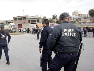 Αυτοκίνητο βρέθηκε στη θάλασσα στην παραλία της Ν. Ποτίδαιας