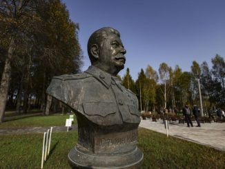 Ρωσία: Μνημείο του Στάλιν επανεγκαθίσταται στο μετρό της Μόσχας