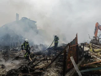Τουλάχιστον 12 νεκροί από τη μαζική ρωσική επίθεση σε Κίεβο και άλλες πόλεις