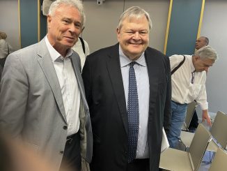 Οι συναντήσεις του Γιάννη Σγουρου τα πολιτικά μηνύματα και το παρασκήνιο