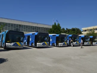 Έξι λεωφορεία παρέδωσε η ΟΣΥ στην Δημόσια Επιχείρηση Απασχόλησης για τη μεταφορά μαθητών επαγγελματικής εκπαίδευσης