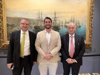 O Πρόεδρος του Κολεγίου των Ρεπουμπλικάνων στις ΗΠΑ προσκεκλημένος στη Βουλή από τη ΝΙΚΗ