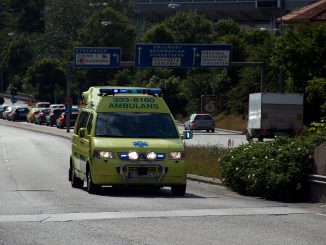 Σουηδία: Τραμ εκτροχιάσθηκε και κατέληξε μέσα σε μια πιτσαρία – 7 τραυματίες