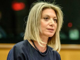 Οργισμένη ανάρτηση Καρυστιανού για τη «βαθιά διαπλεκόμενη κυβέρνηση και τα πολύτιμα δεκανίκια της δήθεν αντιπολίτευσης»