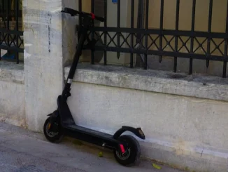 Στη ΜΕΘ 17χρονη που τραυματίστηκε σε ατύχημα με πατίνι στα Γρεβενά
