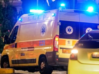 Αιματηρή συμπλοκή στην πλατεία Υμηττού – Τρεις τραυματίες