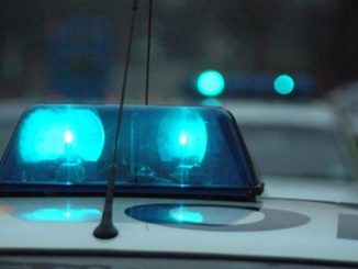 Άγριο επεισόδιο στο Ζεφύρι, στη συμβολή των οδών Εθνικής Αντιστάσεως και Ομήρου, όταν τρεις Ρομά που επέβαιναν σε ΙΧ επιτέθηκαν σε τρεις επιβάτες άλλου οχήματος.