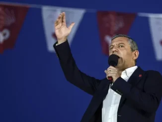 Φίμωση της αντιπολίτευσης: Ο Ερντογάν συνεχίζει το σχέδιό με μια ακόμη εισαγγελική έρευνα κατά του προέδρου του CHP, Οζγκιούρ Οζέλ