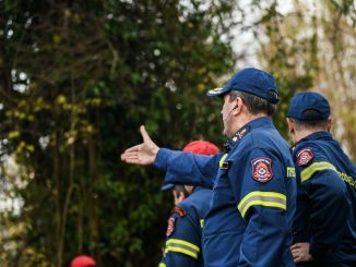 Άνδρες της ΕΛΑΣ που περιπολούσαν στην ευρύτερη περιοχή του Νεστορίου εντόπισαν πριν από λίγο τη σορό ενός άνδρα να κείτεται στη χαράδρα του Χάρου σε βάθος 200 μέτρων. Πλησίον του γκρεμού εντοπίστηκε ένα ΙΧ, που σύμφωνα με την Αστυνομία φαίνεται να ανήκει στον άνδρα που κείτεται νεκρός στην χαράδρα.