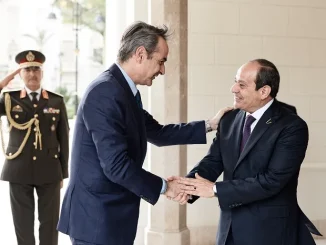 Τηλεφωνική επικοινωνία με τον Πρόεδρο της Αιγύπτου Αμπντέλ Φατάχ Αλ Σίσι στην οποία συζητήθηκαν οι περιφερειακές εξελίξεις, με έμφαση στην κατάσταση στη Γάζα, είχε ο πρωθυπουργός Κυριάκος Μητσοάκης.