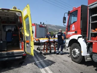 Στο Ιπποκράτειο Νοσοκομείο Θεσσαλονίκης διακομίστηκε η 11χρονη που τραυματίστηκε σοβαρά στο τροχαίο που έγινε το απόγευμα στην επαρχιακή οδό Κατερίνης -Δίου, στη Νέα Έφεσο, στο οποίο έχασε τη ζωή της η 9χρονη αδελφή της.