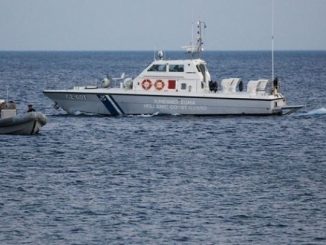 Χωρίς τις αισθήσεις του ανασύρθηκε σήμερα το μεσημέρι από τη θαλάσσια περιοχή της Σκάλας Παναγιάς Θάσου, 71χρονος λουόμενος γερμανικής υπηκοότητας, σύμφωνα με το Λιμενικό Σώμα.