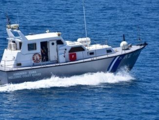 Στη διάσωση 39 μεταναστών που επέβαιναν σε λέμβο προχώρησε πλωτό σκάφος του Λιμενικού Σώματος, στη θαλάσσια περιοχή 58 ναυτικά μίλια νότια της Καλαμάτας.