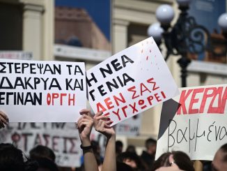 Καρυστιανού: Έτοιμη να κάνει το κόμμα των “Τεμπών” και να ανέβει στο «άρμα» του αντισυστημισμού