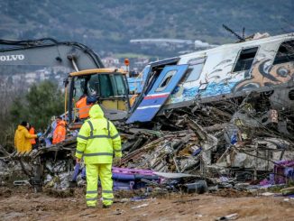 Τέμπη: Αμεριστη συμπαράσταση στον Πάνο Ρούτσι από συγγενείς θυμάτων
