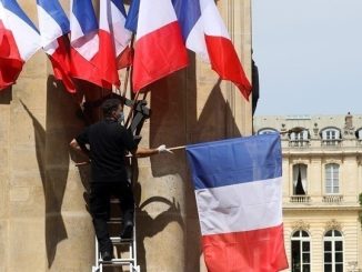 Politico: Η Λεπέν  θέλει ανατροπή στην Γαλλία και νέες εκλογές
