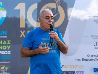 Η μεγάλη αποδοχή του Γιάννη Χατζηθεοδοσιου από το πλήθος κόσμου στον αγωνα του ΕΕΑ