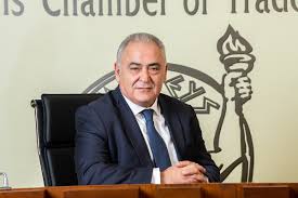 Κερδίζει τις εντυπώσεις ο Γιάννης Χατζηθεοδοσιου με το πρώτο άγαλμα προς τιμήν των επαγγελματιών